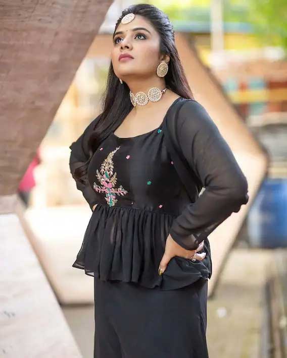 Sreemukhi latest stunning black dress photos 
