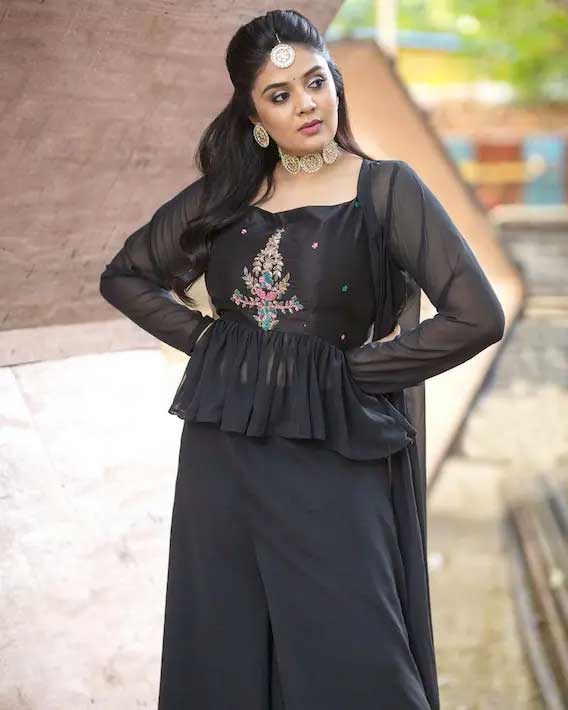 Sreemukhi latest stunning black dress photos 