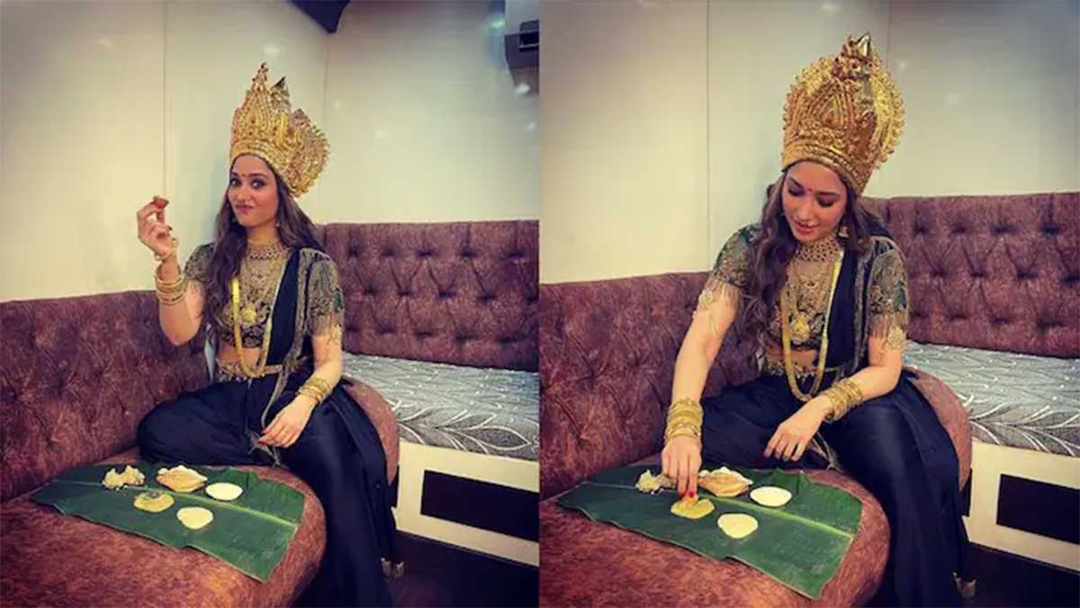 Tamannah eating food on banana leaf