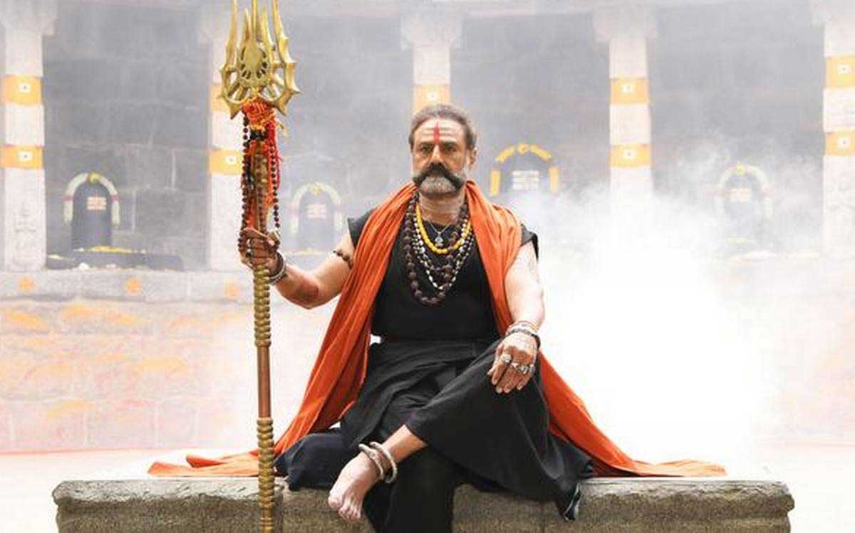 while watching Akhanda Movie one exhibitor and balakrishna fan died 