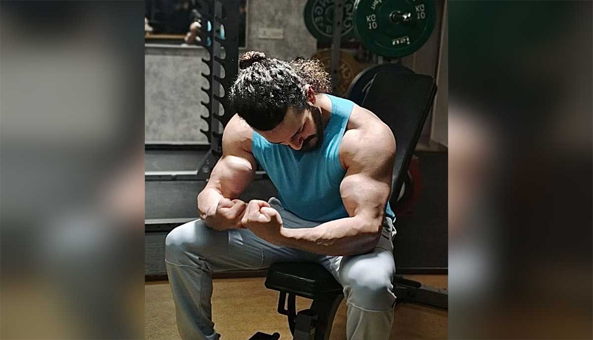 Akhil Akkineni latest pic trending can be seen with muscles 