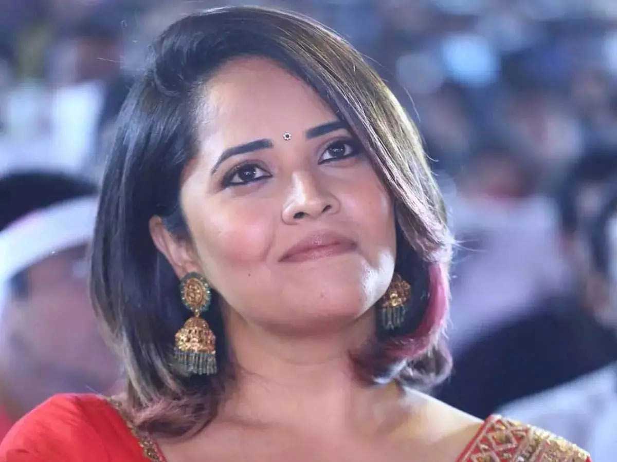 Anasuya fan is very happy that her hand was touched him 