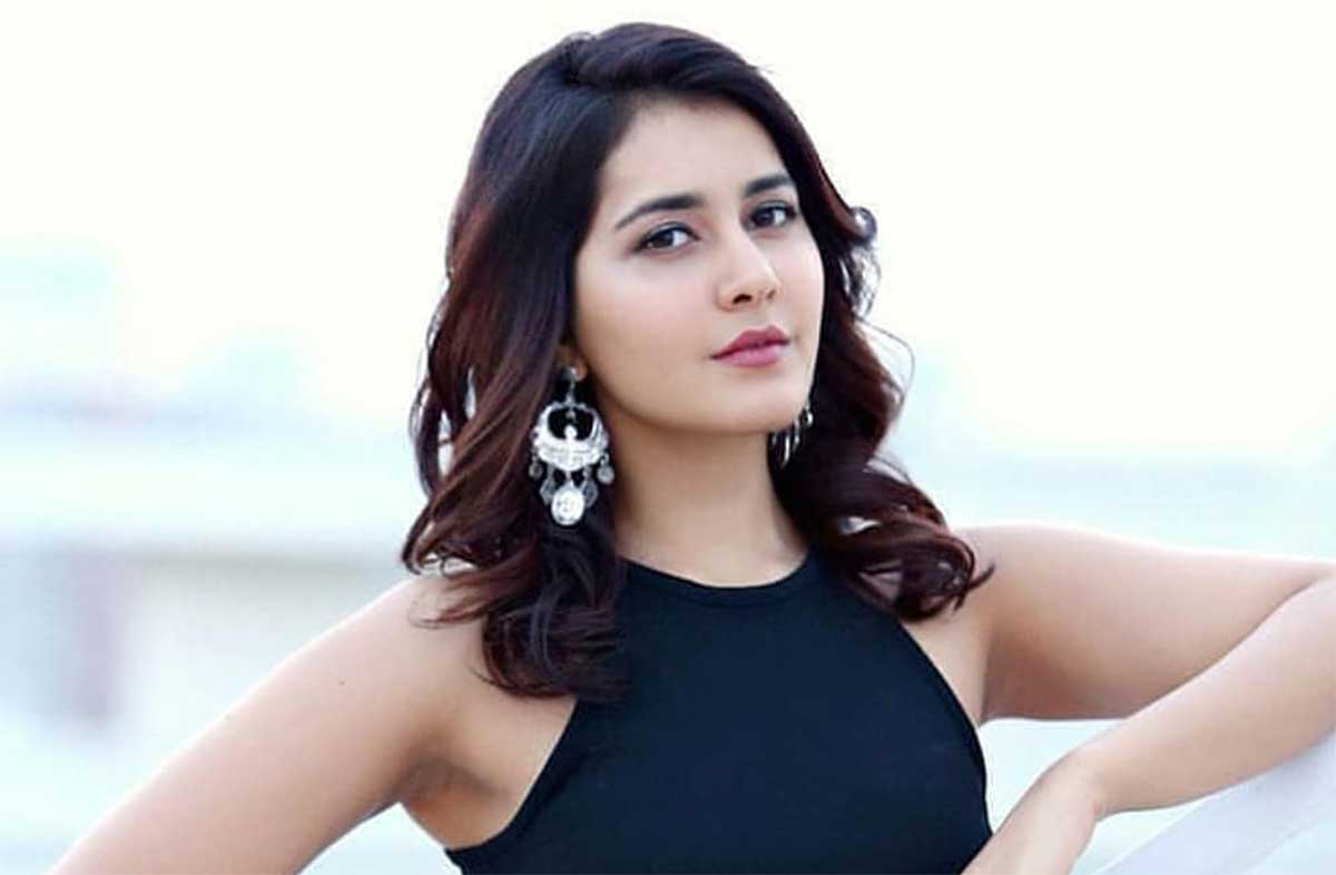 director maruthi asked for pushpa movie tickets Rashi Khanna given reply 