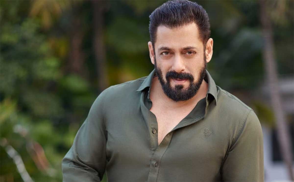 Salman Khan bitten by non venomous snake 