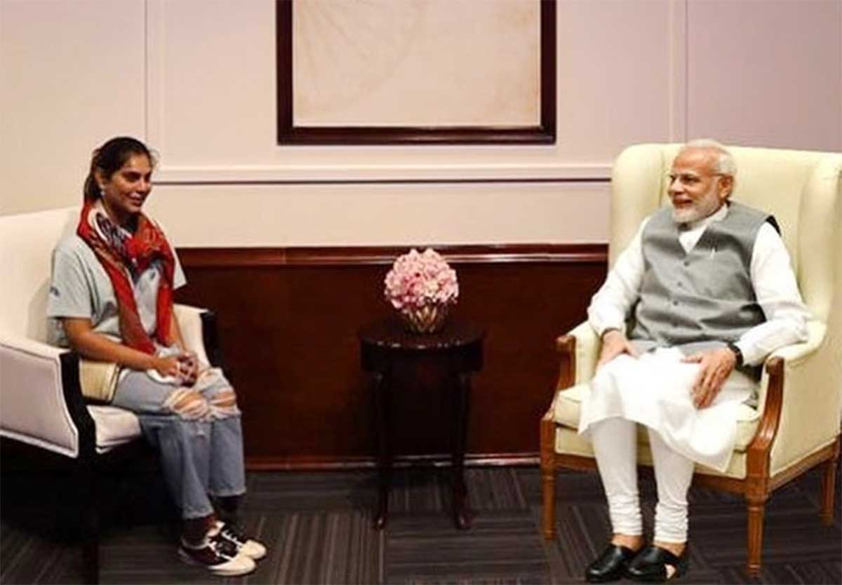 Upasana met pm modi netizen angry over her dress 