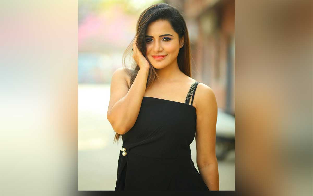 Ashu Reddy become very slim latest photos 