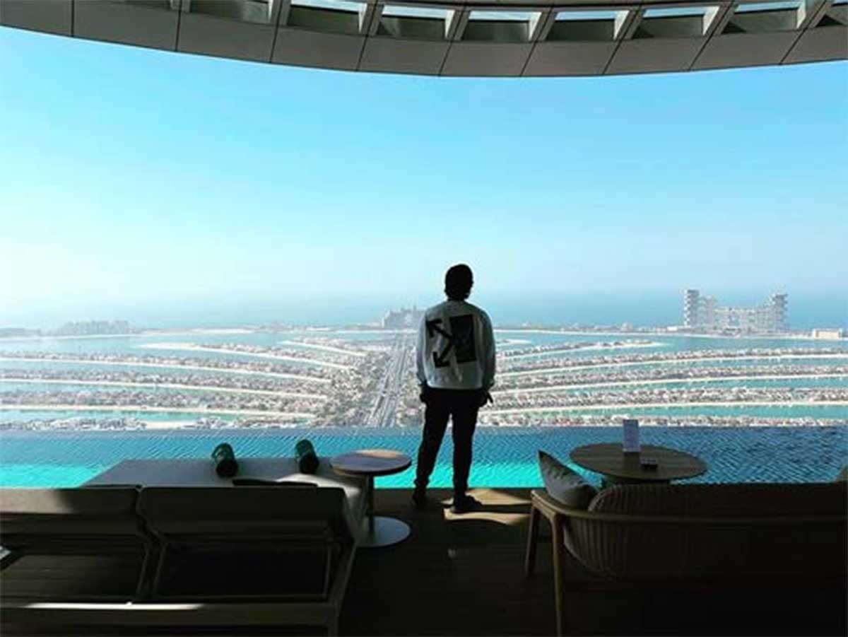 Allu Arjun spending vacation with family in dubai sky line view 
