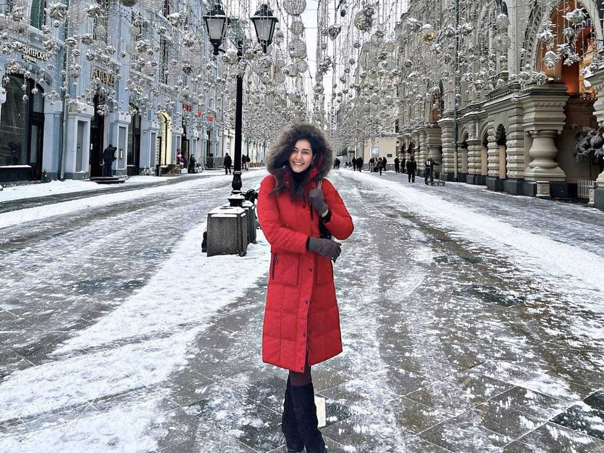Rashi Khanna and naga chaitanya enjoy in Russia Masco cold weather 