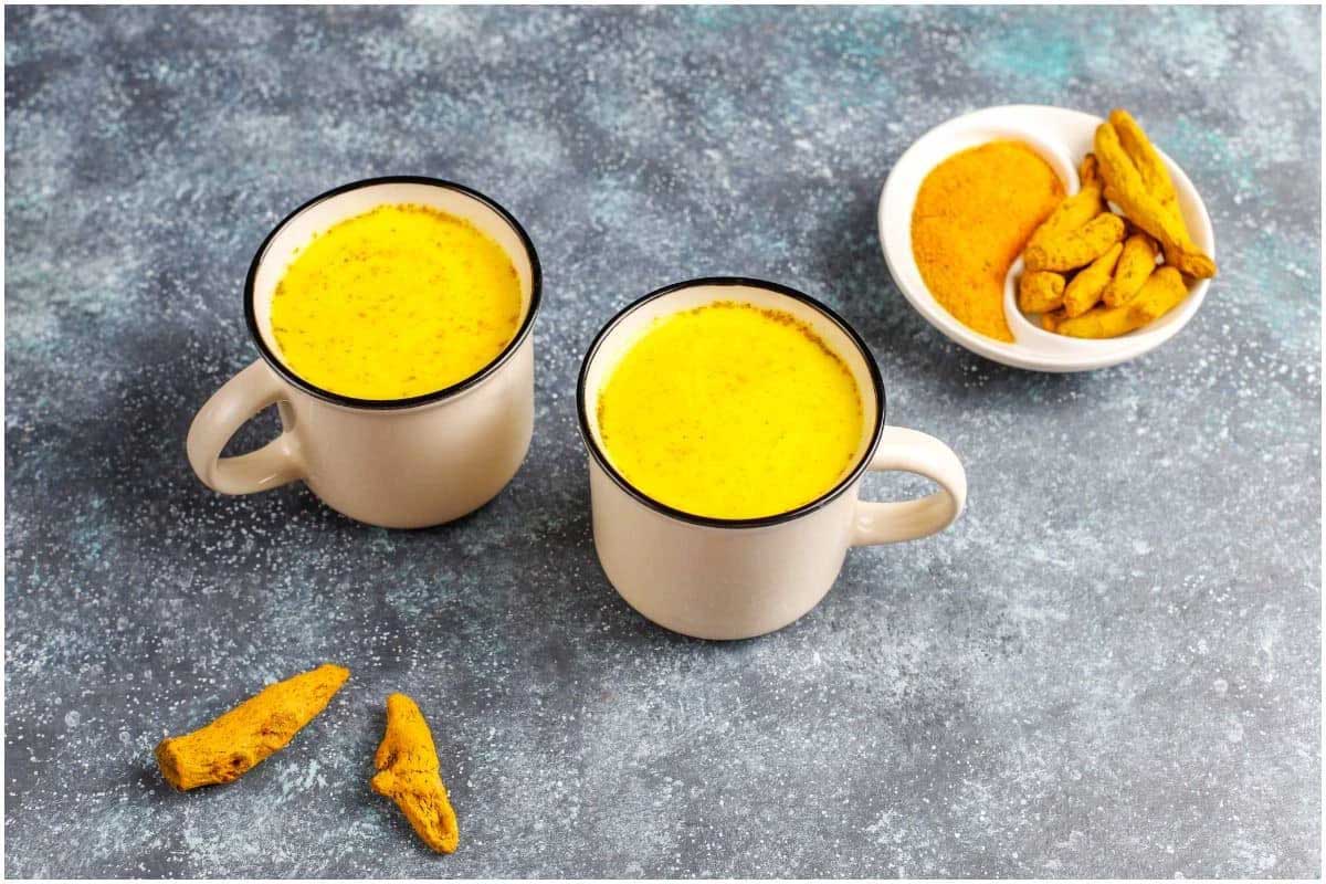 drink Turmeric Milk every day at night for these amazing health benefits 