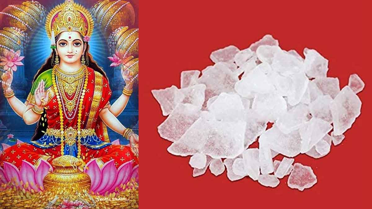 do puja to lakshmi devi with pacha karpuram to get rid of money problems 