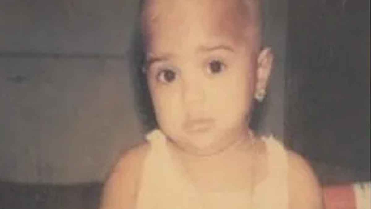 sameera reddy childhood photo viral 