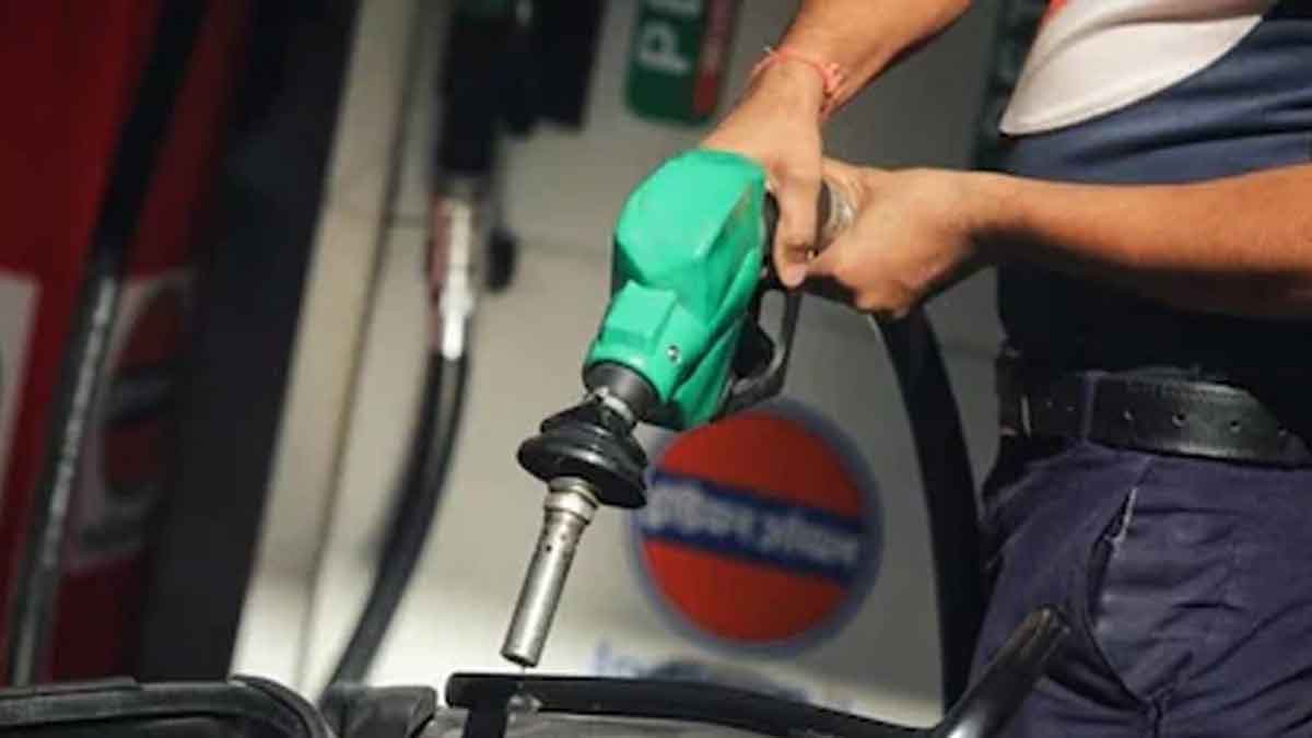 follow these tips while filling petrol in pumps